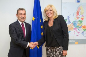 Con la comisaria de Política Regional de la UE